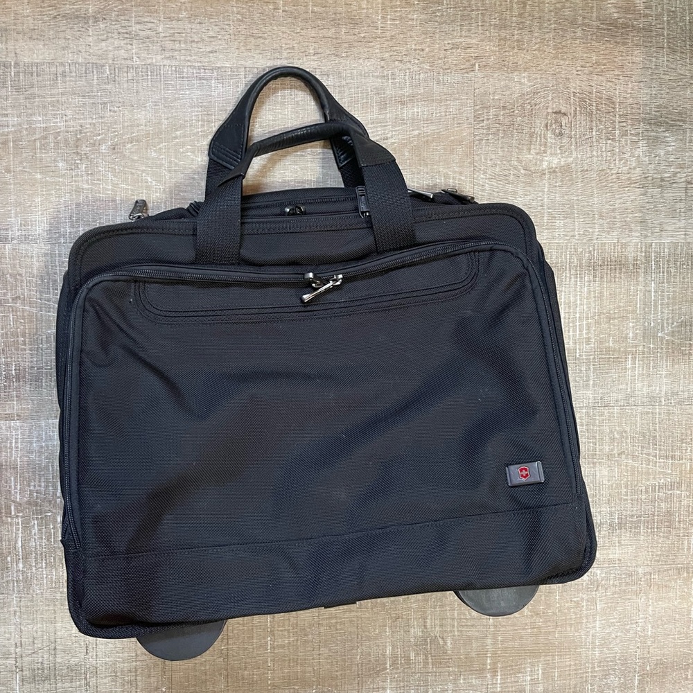 Victorinox Werks wheeled travel bag without removable front pocket